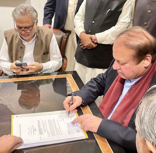 لائیو: سابق وزیراعظم نواز شریف جلسہ گاہ پہنچ گئے ،مریم نواز کا خطاب 2 e8bc7b87 06f0 4d73 b79f 8dedfe8ec376