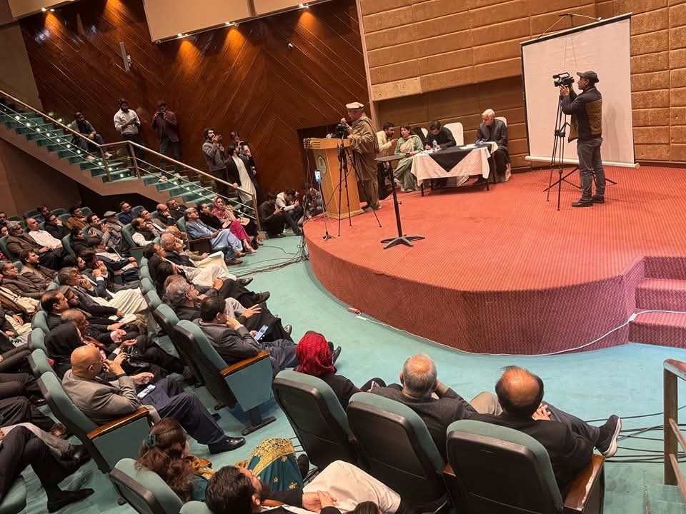 تحریک تحفظ آئین پاکستان کے زیر اہتمام دو روزہ قومی کانفرنس کا آغاز، آئین کی بالادستی اور آزادی صحافت پر زور 2 تحریک تحفظ آئین پاکستان کے زیر اہتمام دو روزہ قومی کانفرنس کا آغاز، آئین کی بالادستی اور آزادی صحافت پر زور