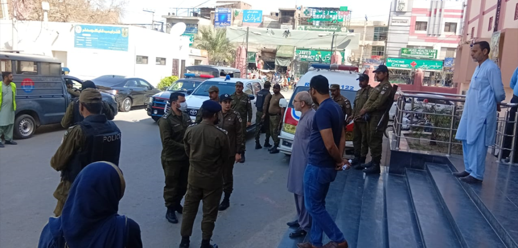 ملتان کچہری کے باہر فائرنگ، چار افراد زخمی، پولیس کی کارروائی جاری