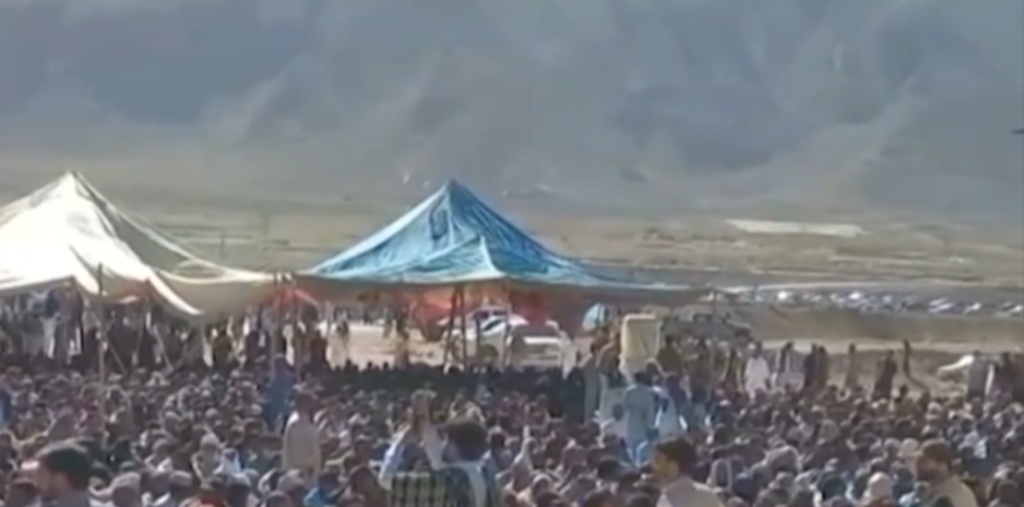 مستونگ: اختر مینگل کی قیادت میں بی این پی (مینگل) کا دھرنا جاری، خواتین کی رہائی کے لیے 2 روزہ الٹی میٹم