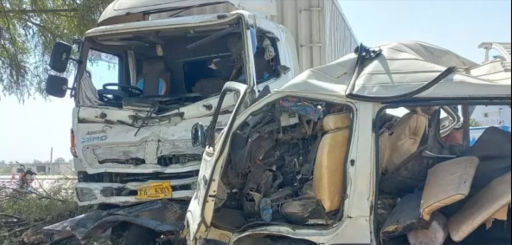 کرک: انڈس ہائی وے پر خوفناک حادثہ ،10جاں بحق ،8 زخمی