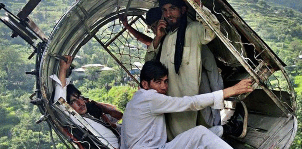 پاکستان میں 900 فٹ بلند ریسکیو مشن پر مبنی فلم ’ہینگنگ بائی اے وائر‘ کانز فلم فیسٹیول میں شامل
