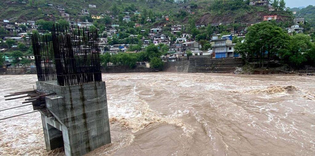 بھارت کی وارننگ کے بعد پنجاب کے دریاؤں میں اونچے درجے کے سیلاب کا خدشہ