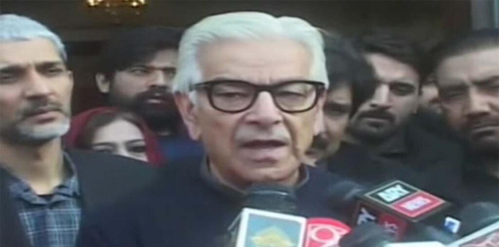 خواجہ آصف کا عمران خان پر سخت تنقید ، "پاکستان دشمن" قرار دے دیا