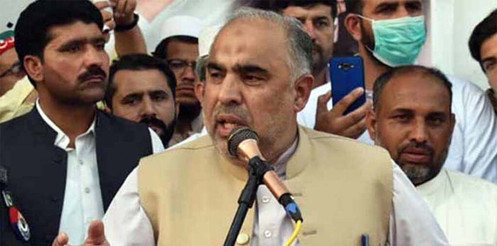 "کسی میں جرات نہیں کہ کے پی میں گورنر راج لگائے"