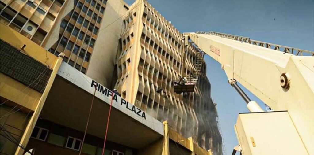 گل پلازہ آتشزدگی کے بعد رمپا پلازہ غیر محفوظ قرار، انتظامیہ اور دکانداروں کو نوٹس جاری