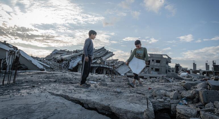 World News in Brief: Gaza crossings closed, fighting in Sudan continues, Afghanistan quake victims