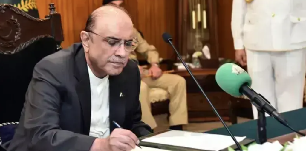 صدر زرداری نے قومی اسمبلی اور سینیٹ کے اجلاس 17 اگست کو طلب کرنے کی منظوری دے دی
