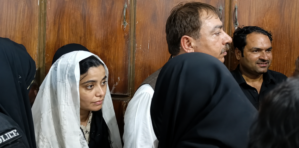 کراچی کی عدالت نے مبینہ منشیات فروش انمول عرف پنکی کو 3 مقدمات میں بری کردیا