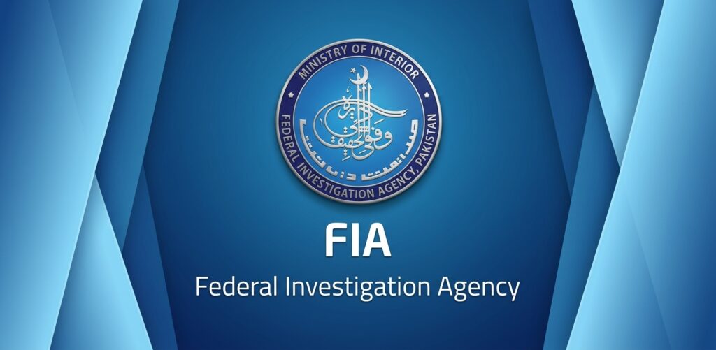 ملتان: وفاقی تحقیقاتی ادارے (FIA) نے ملتان میں کارروائی کرتے ہوئے مختلف یونین کونسلز کے تین سیکریٹریز کو افغان شہریوں کے مبینہ غیر قانونی اندراج اور برتھ سرٹیفکیٹس کے اجرا کے الزام میں گرفتار کرلیا۔
