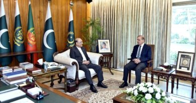 صدر مملکت آصف علی زرداری اور وزیراعظم شہباز شریف کے درمیان آج اہم ملاقات متوقع ہے، جس میں بالخصوص خیبرپختونخوا کی سیاسی و امن و امان کی صورتحال اور موجودہ سیاسی بحران سے متعلق آئندہ حکمت عملی پر مشاورت کی جائے گی۔