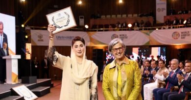 پنجاب حکومت کے ’اپنی چھت، اپنا گھر‘ ہاؤسنگ پروگرام نے عالمی سطح پر اہم اعزاز حاصل کرلیا۔ وزیراعلیٰ پنجاب مریم نواز نے عمان کے دارالحکومت مسقط میں منعقدہ تقریب کے دوران 2026 کا UN-Habitat Scroll of Honour Award وصول کیا۔