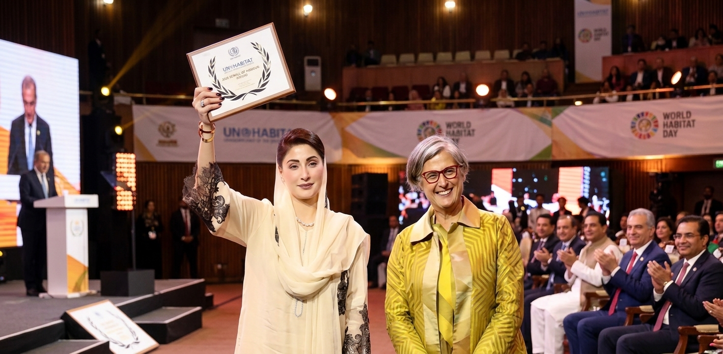 پنجاب حکومت کے ’اپنی چھت، اپنا گھر‘ ہاؤسنگ پروگرام نے عالمی سطح پر اہم اعزاز حاصل کرلیا۔ وزیراعلیٰ پنجاب مریم نواز نے عمان کے دارالحکومت مسقط میں منعقدہ تقریب کے دوران 2026 کا UN-Habitat Scroll of Honour Award وصول کیا۔